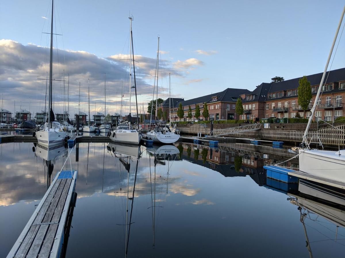 Das James Φλένσμπουργκ Εξωτερικό φωτογραφία The marina at the centre of the development
