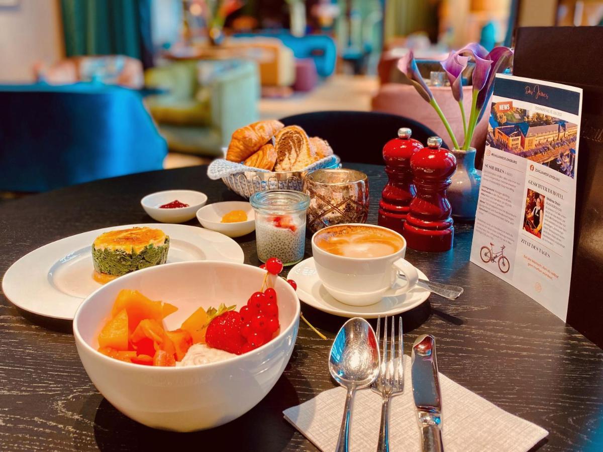 Das James Φλένσμπουργκ Εξωτερικό φωτογραφία Breakfast at the hotel