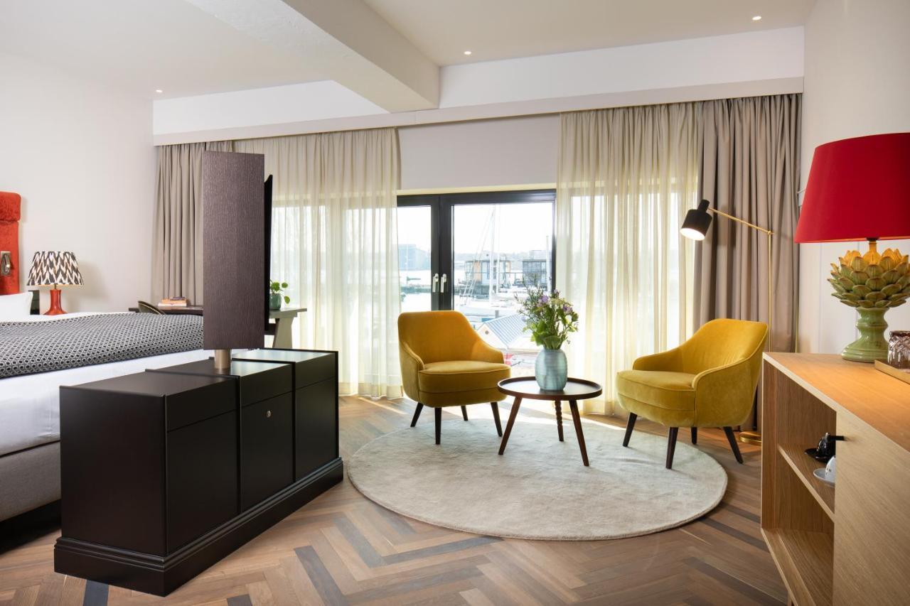 Das James Φλένσμπουργκ Εξωτερικό φωτογραφία A room at the hotel