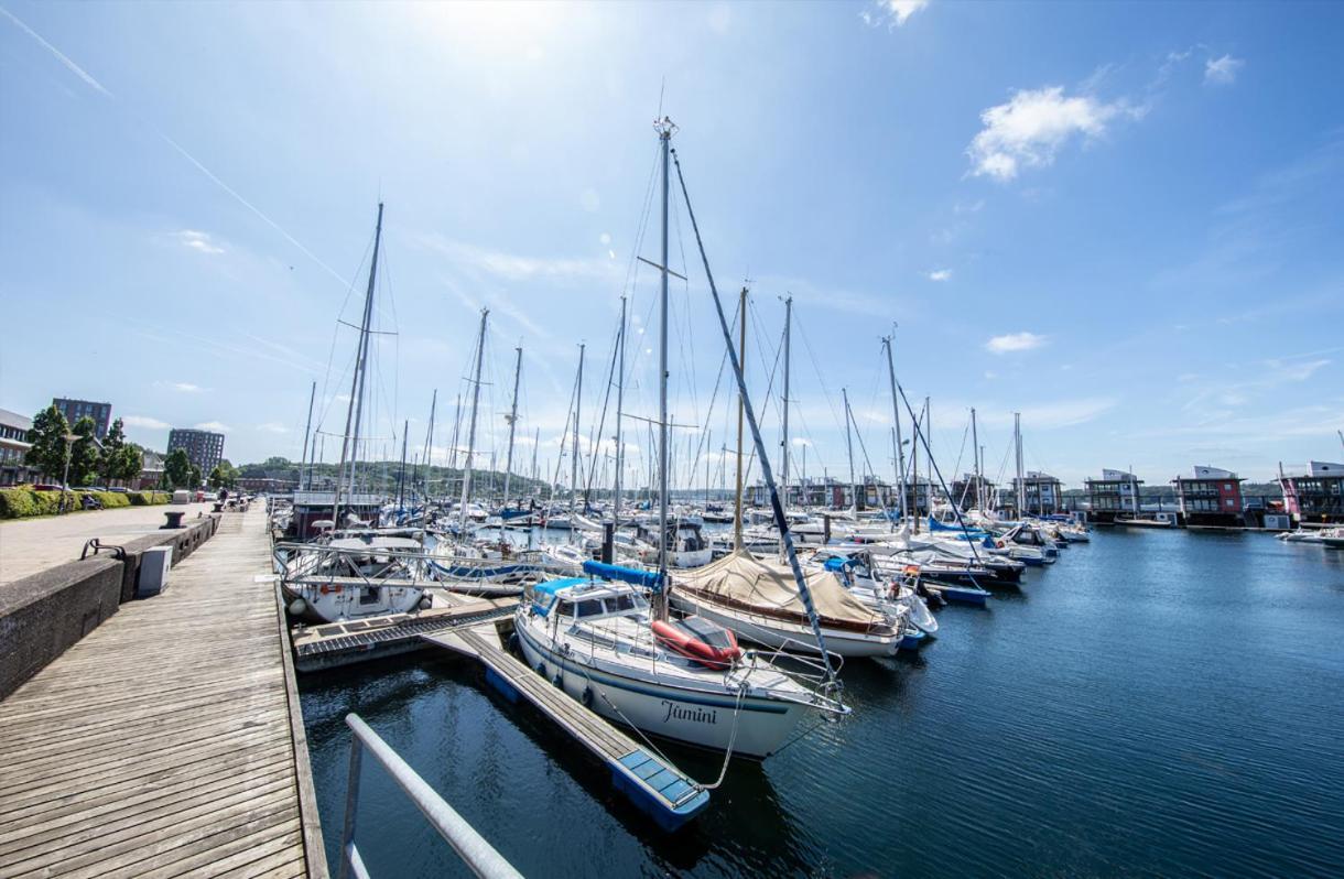 Das James Φλένσμπουργκ Εξωτερικό φωτογραφία Marina in Aarhus, Denmark